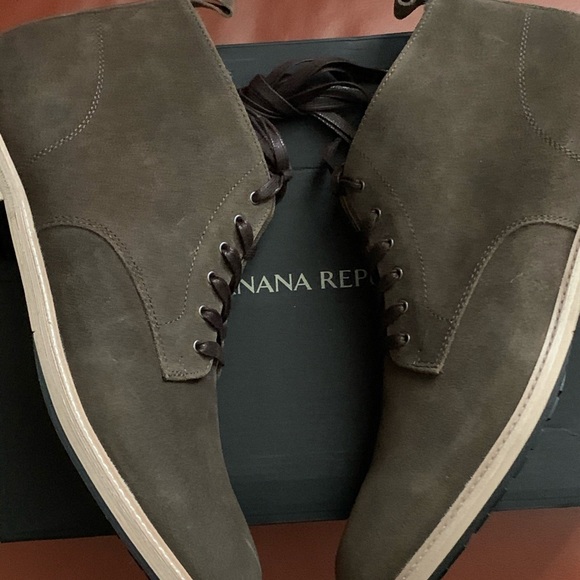 Shoes - Picture 2 of 7